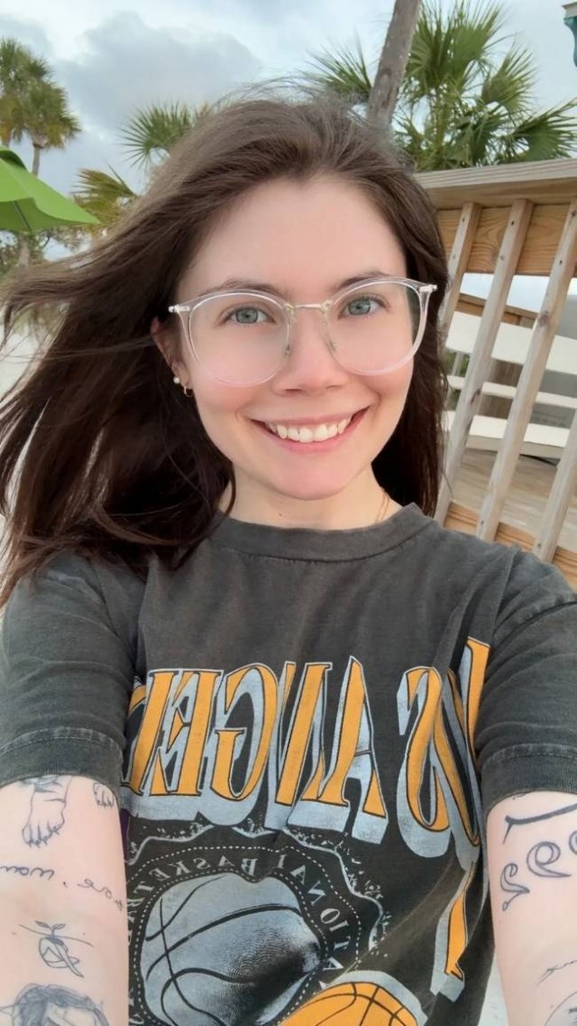 girlswithglasses43_034