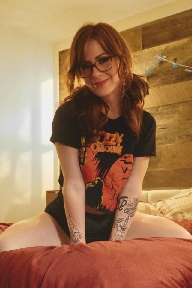 girlswithglasses44_001