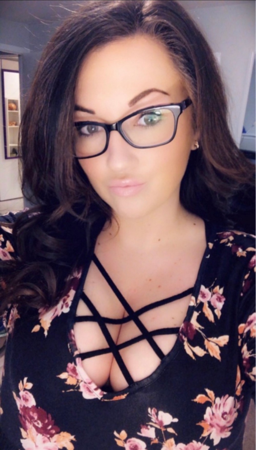 girlswithglasses44_014