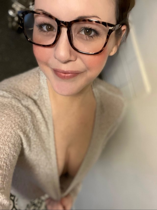 girlswithglasses44_048