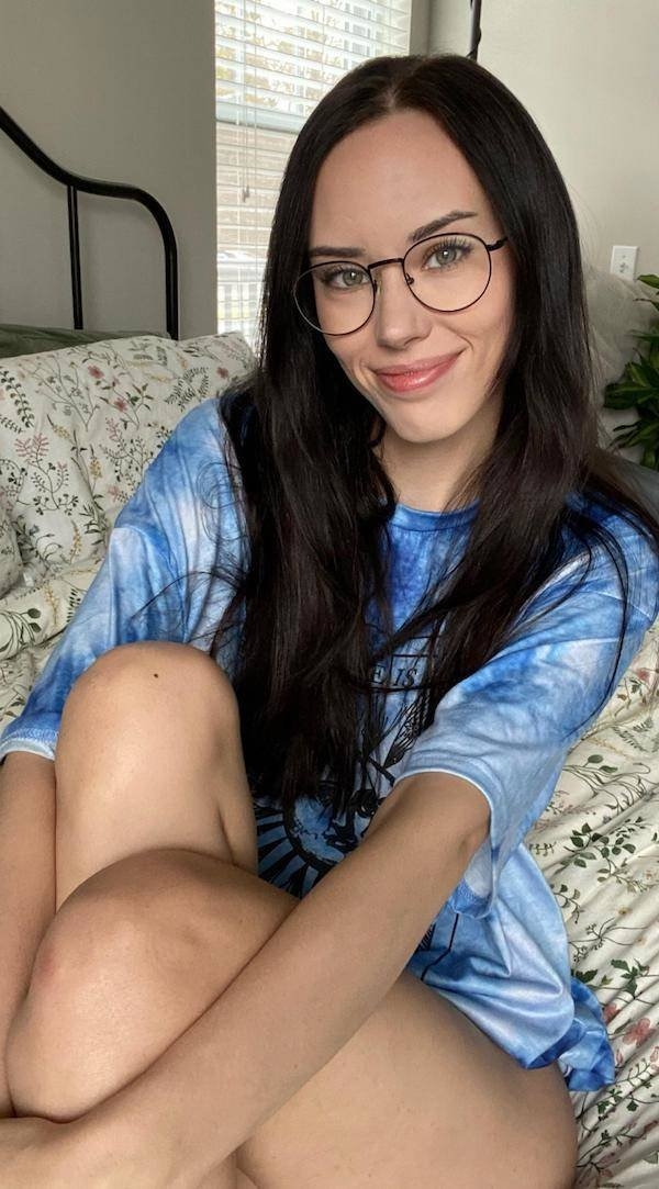 girlswithglasses45_011