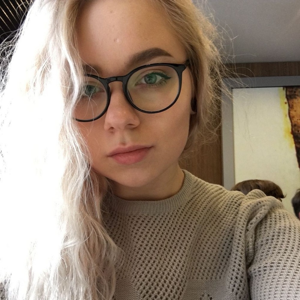 girlswithglasses45_052