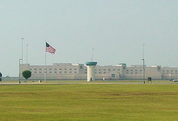 mostdangerousprison_004