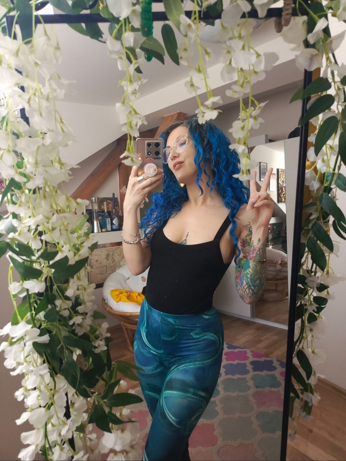 girlswithglasses46_048