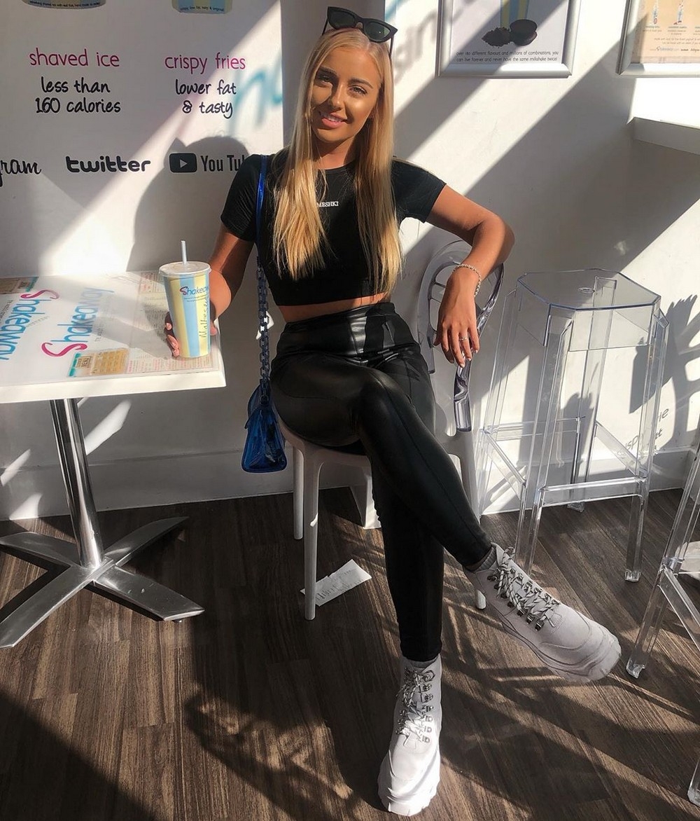 girlsinlatexleather35_045