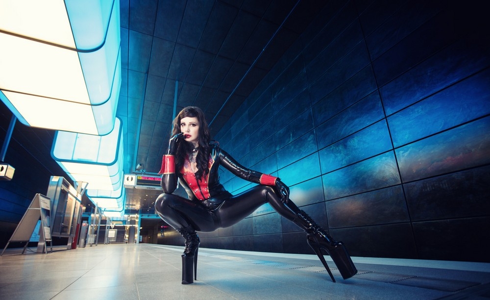 girlsinlatexleather35_052
