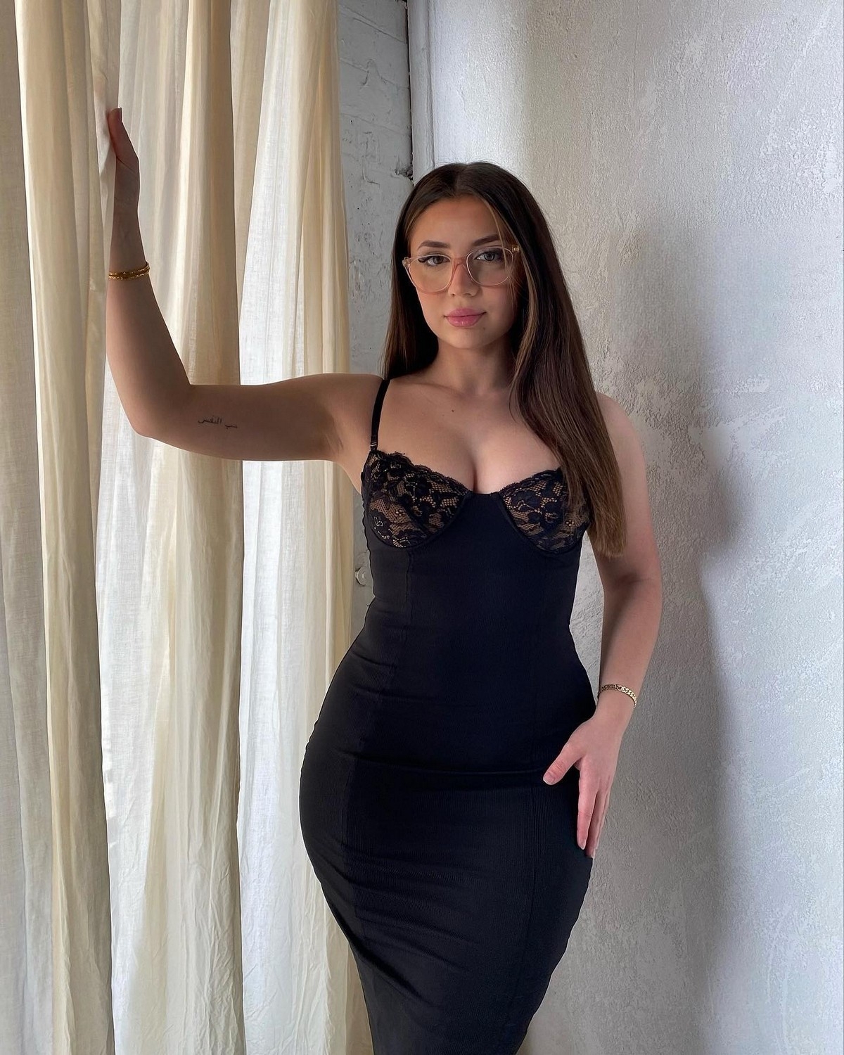 girlswithglasses48_001