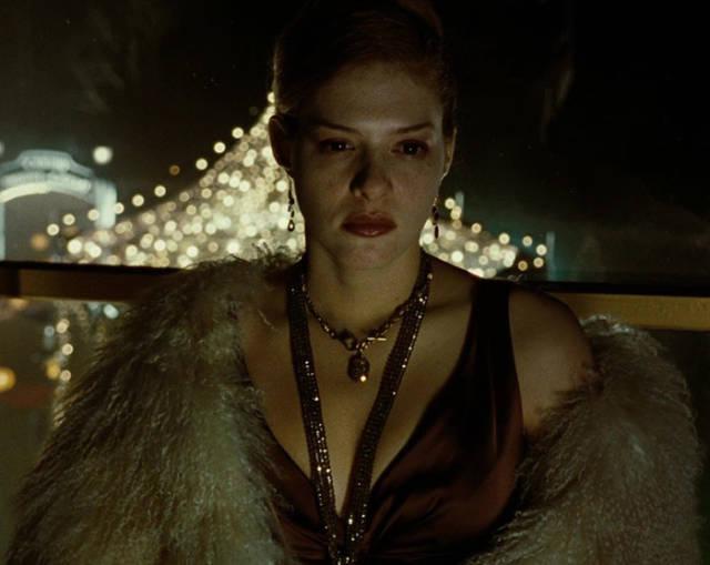 movieplotholes_1_038 movieplotholes_1_038